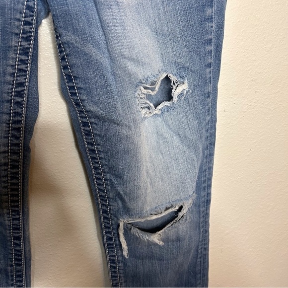 Miss Me Denim Distressed Boyfriend Capri Size 27 (around a US Size 4) - Picture 11 of 16